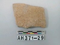 藏品(灰色粗砂陶片)的圖片